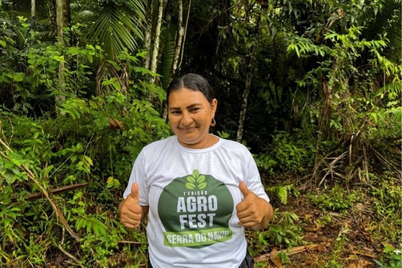 Residente às margens do Rio Amapari, Marcione Sanches cultiva mandioca e açaí nativo
