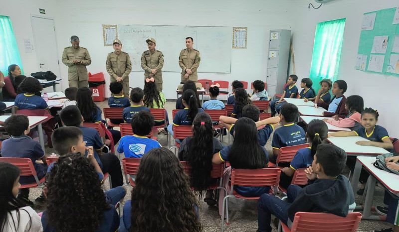 Também foram feitas palestras educativas em escolas, centros de convivência comunitária e visitas residenciais