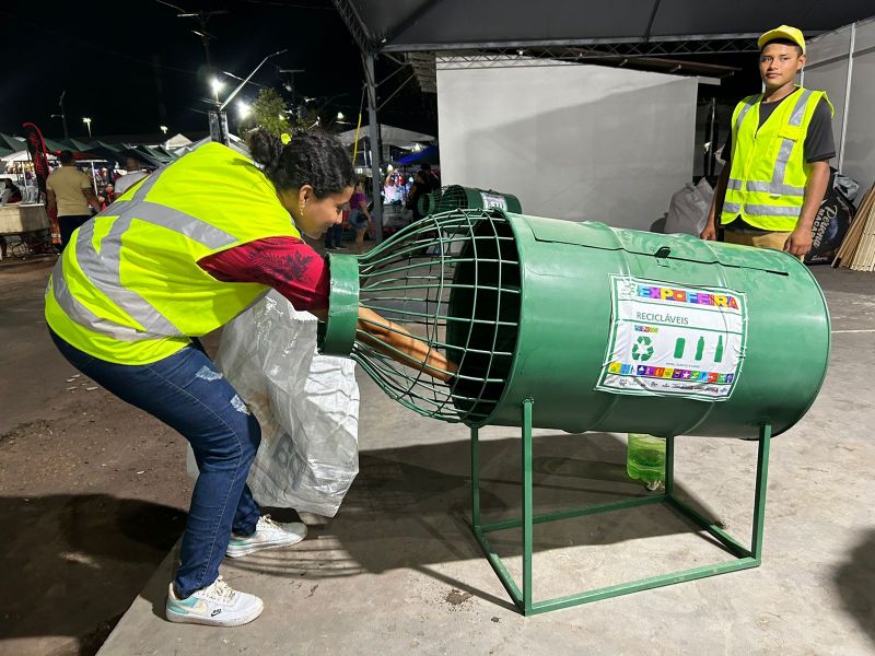 Pontos de descarte de lixo reciclável foram distribuídos ao longo do Parque de Exposições da Fazendinha