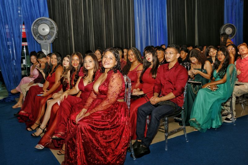 Jovens participam da formatura do programa que desenvolve características empreendedoras 