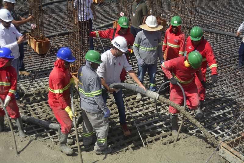 Trabalho é realizado de forma contínua começando pela manhã e encerrando à noite <div class='credito_fotos'>Foto: Maksuel Martins/GEA | <a href='/midias/2024/originais/up_ag_25235_57ec0cbb-2456-d781-7c1d-b93e1854ec81.jpg' download><i class='fa-solid fa-download'></i> Download</a></div>