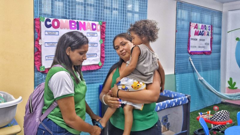 Raiane de Abreu conseguiu manter os estudos enquanto seu filho é acolhido pela sala do programa Crescendo Juntos