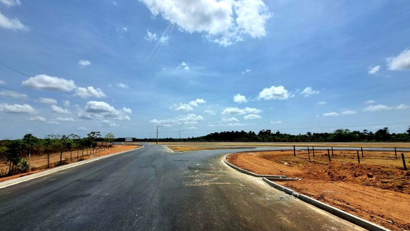 Trabalhos no Ramal Farinha Seca consistem na construção de meio fio, paisagismo e sinalização
