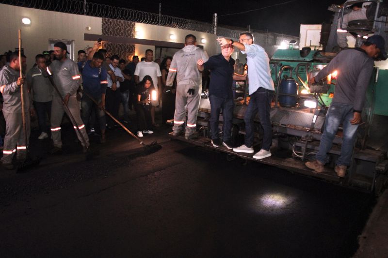 Governador Clécio Luís e prefeito Bala Rocha acompanham a pavimentação no bairro Fonte Nova