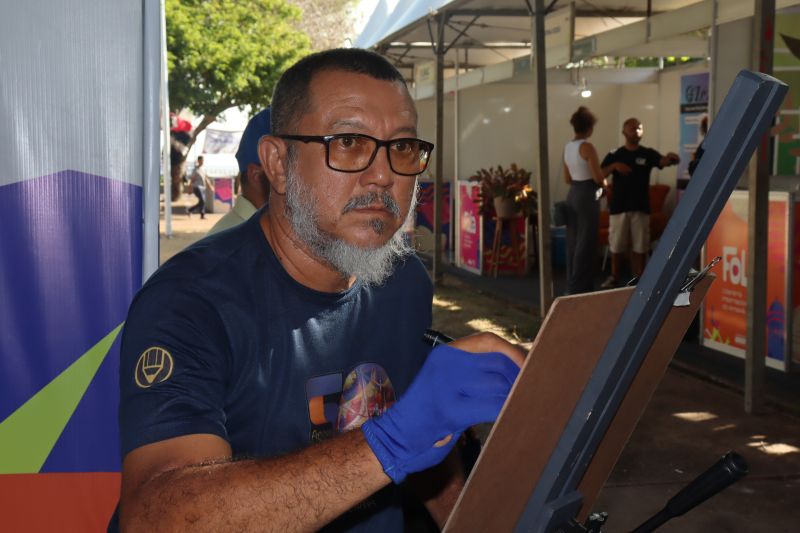 Professor de desenho e pintura do Centro Cândido Portinari, Da Gama, de 59 anos 