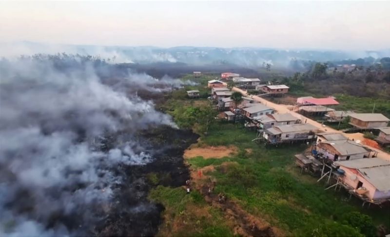 Corpo de Bombeiros realiza trabalho intenso de combate às chamas no Sul do Amapá