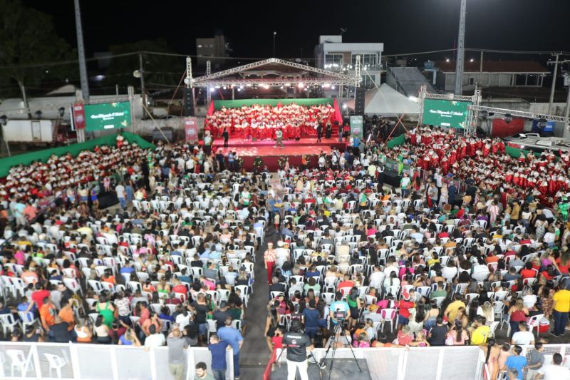 Cantata reuniu milhares de pessoas em noite mágica de natal