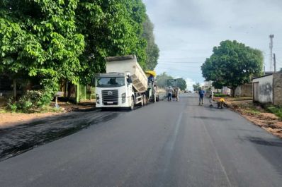 notícia: Pelo Amapá: Governo do Estado realiza obras de pavimentação asfáltica na Avenida Nações Unidas, em Santana