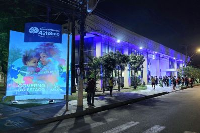 notícia: Abril Azul: acender das luzes no Palácio do Setentrião abre mês de conscientização do autismo no Amapá