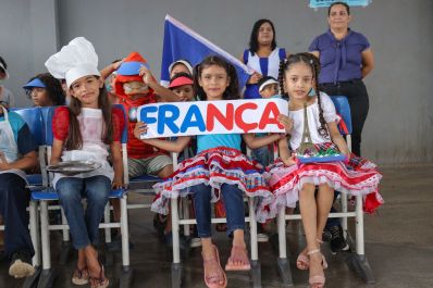 notícia: Governo do Amapá promove festival de cultura francesa para mais de mil alunos do Conjunto Macapaba, em Macapá