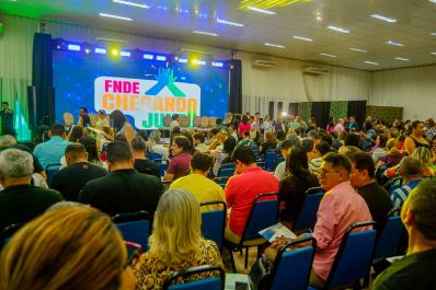 notícia: Governo do Estado e Fundo Nacional de Desenvolvimento da Educação lançam projeto para destravar recursos federais em mais de 300 escolas do Amapá