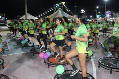 notícia: Governo do Amapá promove aulão gratuito de power jump em frente à Casa do Artesão, na orla de Macapá