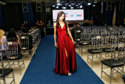 notícia: 'Aprendi para ajudar meus pais que são microempreendedores’, disse formanda do programa Jovens Descolados