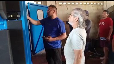 notícia: Indígenas comemoram instalação de gerador enviado pelo Governo do Amapá à aldeia Kumarumã, em Oiapoque