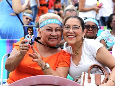 Odete Corrêa e a filha Mônica Lívia relembram histórias 