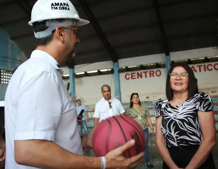 Foto: Max Rêne/GEA A filha de Paulo Conrado, Andréia Bezerra, celebrou a reconstrução do ginásio, em Macapá