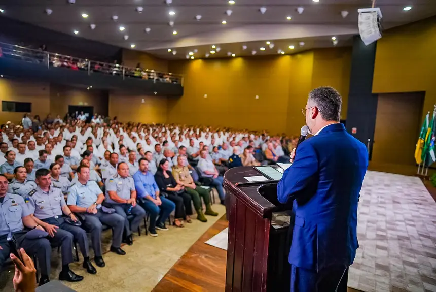  <div class='credito_fotos'>Foto: Jessé Matos/Agência Grito   |   <a href='/midias/2025/originais/20250218143847-GF00015837-F00184444.webp' download><i class='fa-solid fa-download'></i> Download</a></div>