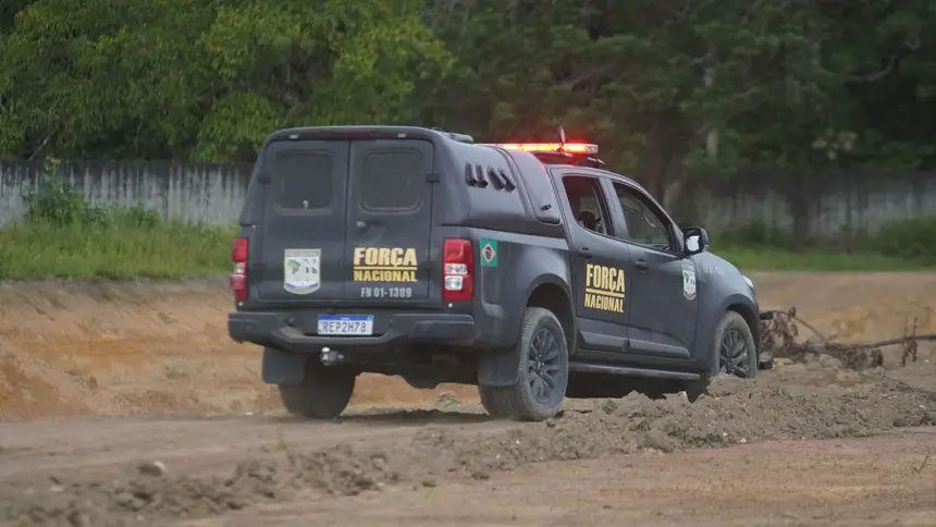 Treinamento aconteceu em terreno de terra, simulando área rural