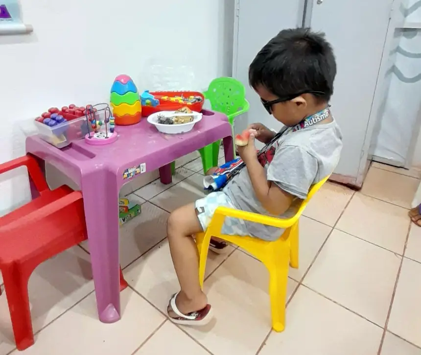 As crianças ficaram encantadas com os materiais e brinquedos pedagógicos e multissensoriais 