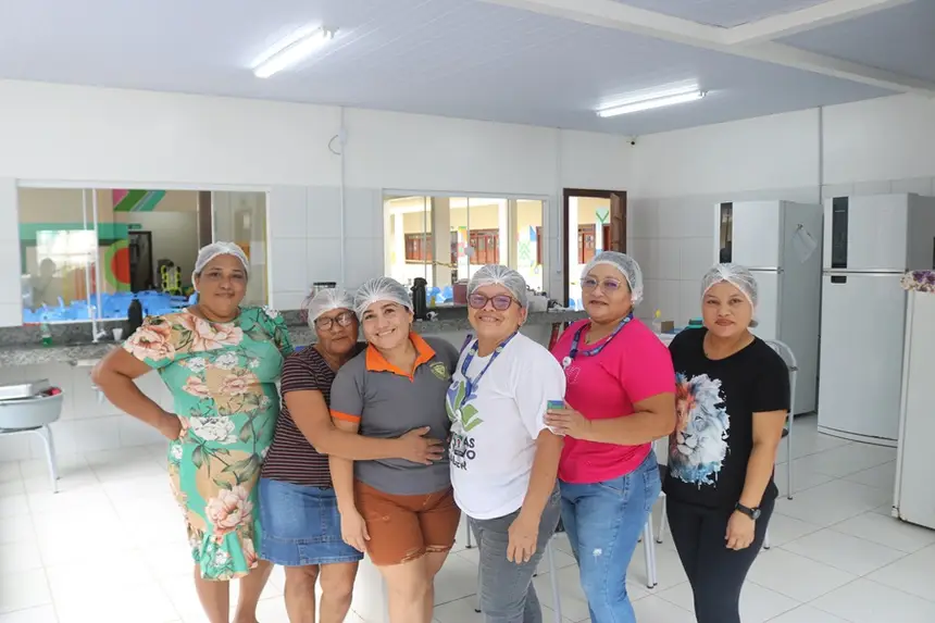 Equipe de merendeiras da escola