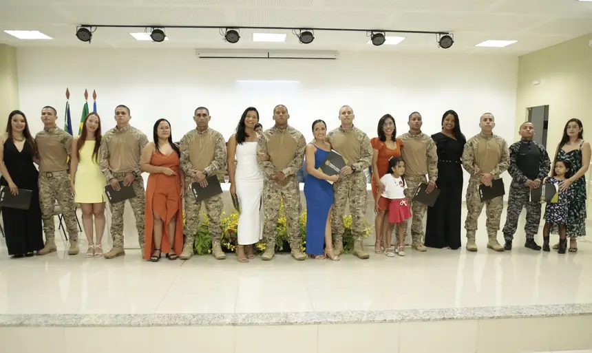 Formandos do III COP e seus familiares 