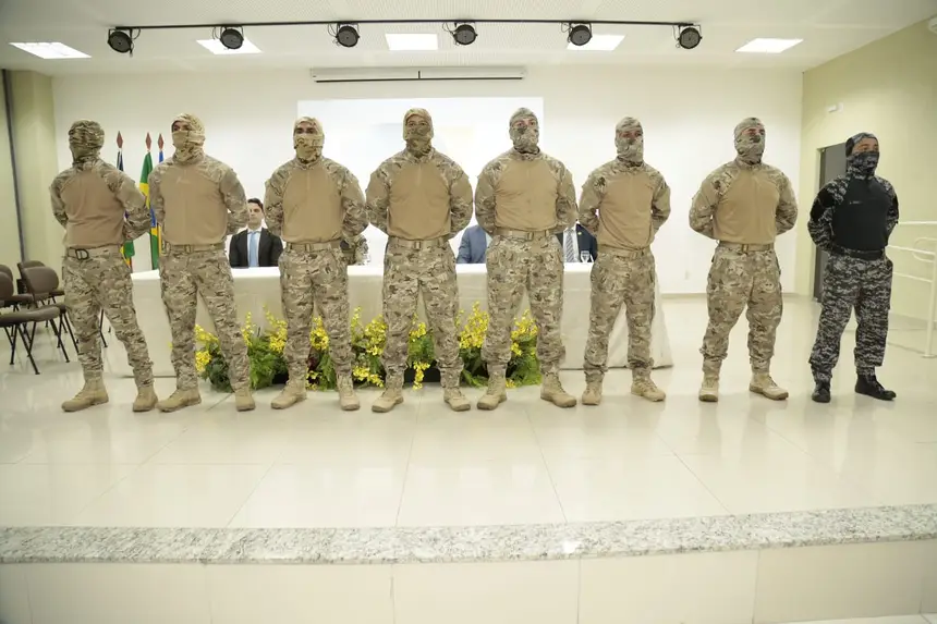 Os oito agentes capacitados no III COP da Polícia Civil