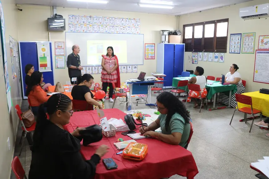 Além das escolas urbana, o programa também atende instituições rurais, quilombolas e da região do Bailique