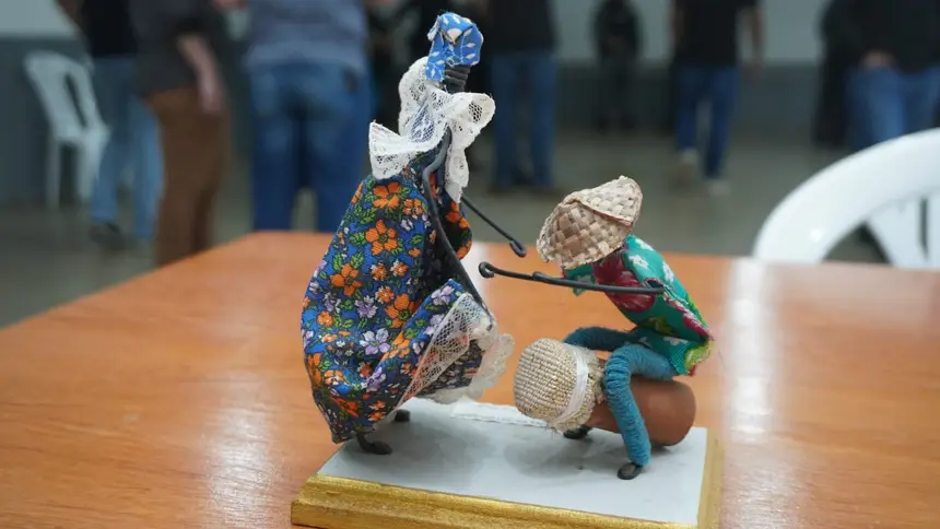 Diversos trabalhos de artesanato são produzidos pelos internos