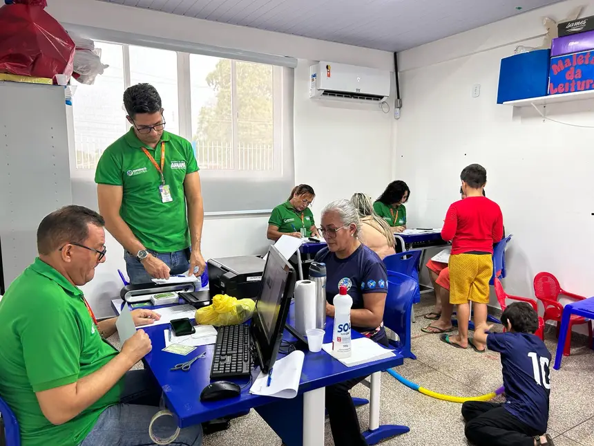 Atendimento da equipe Super Facil, com o Projeto TEAcolho no Centro Mundo Azul 