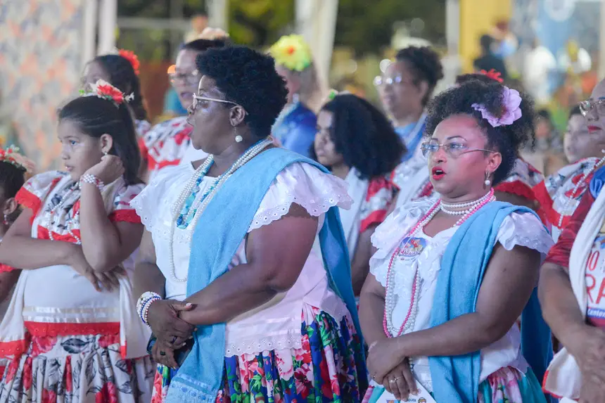 A noite iniciou com a apresentação da Ladainha em latim