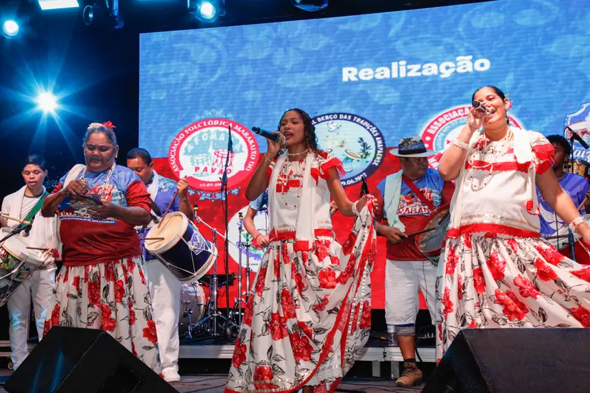 Os grupos se reuniram, para juntos fazerem o chamado “marabaixão