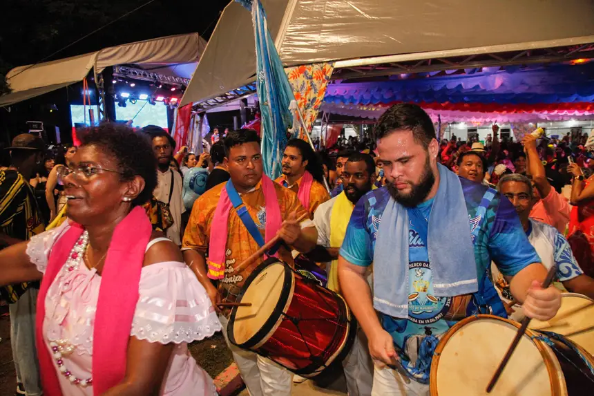 Ritual de derrubada dos mastros do Divino Espírito Santo e Santíssima Trindade marcou o encerramento da Central
