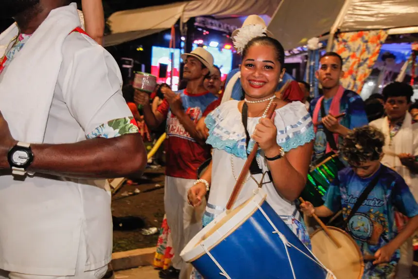 Ritual de derrubada dos mastros do Divino Espírito Santo e Santíssima Trindade marcou o encerramento da Central