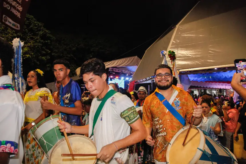 Ritual de derrubada dos mastros do Divino Espírito Santo e Santíssima Trindade marcou o encerramento da Central