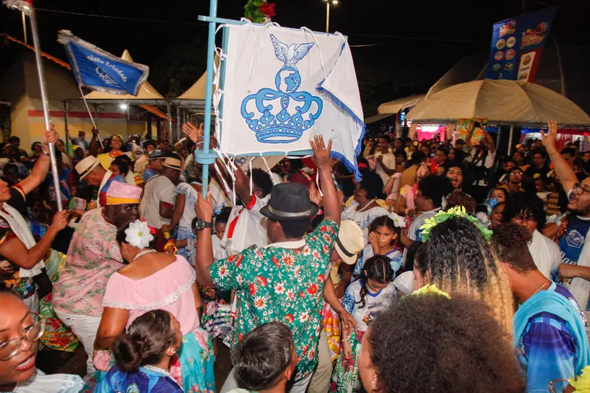 Ritual de derrubada dos mastros do Divino Espírito Santo e Santíssima Trindade marcou o encerramento da Central