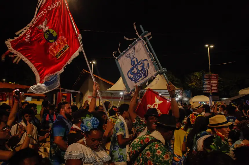 Ritual de derrubada dos mastros do Divino Espírito Santo e Santíssima Trindade marcou o encerramento da Central