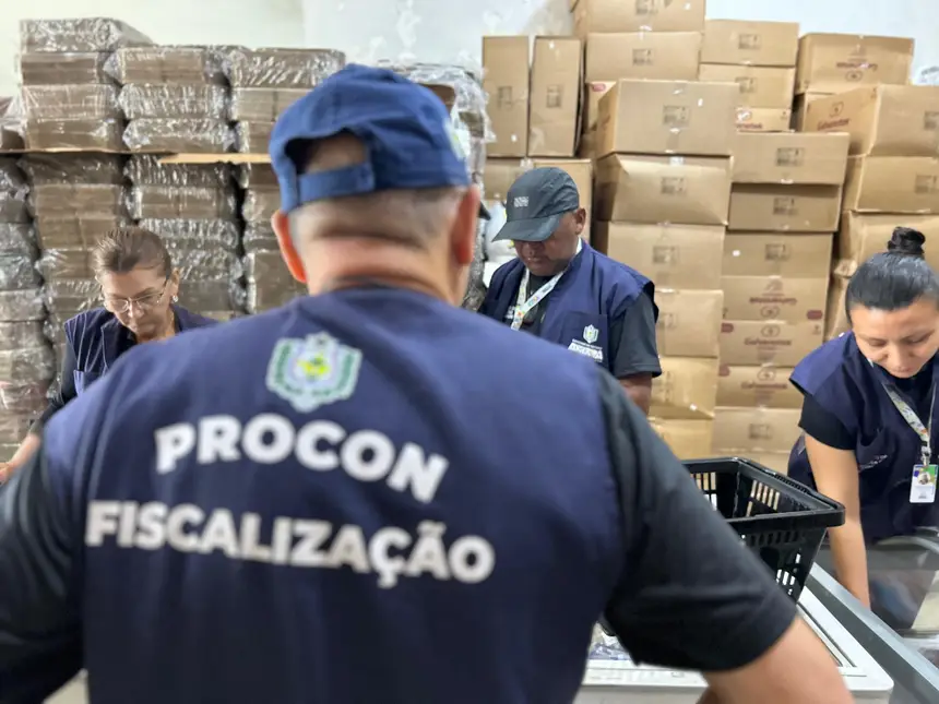 Lojas de pescados e mariscos receberam orientações das equipes do Procon