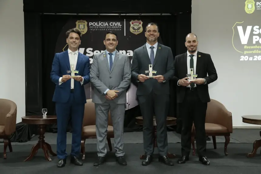 Secretário José Neto, presidente do Sinpol, Alexandre Verçosa e presidente da Adepol, delegado Rogério Campos recebem homenagens 