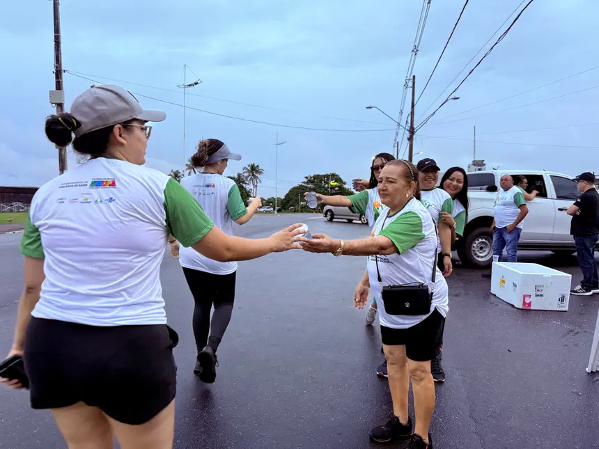 Participantes receberam água em pontos estratégicos de hidratação 