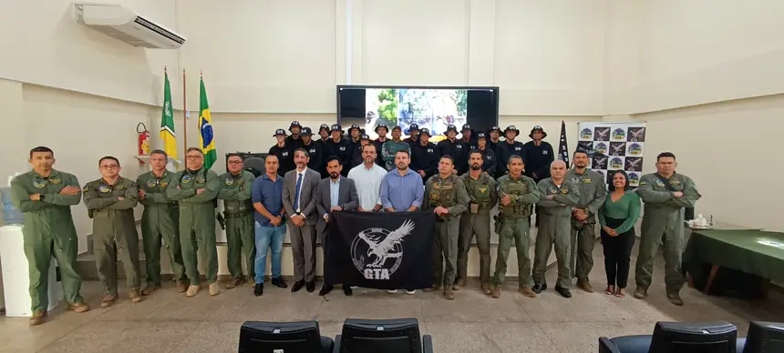 Operadores do GTA, gestores e alunos do III COA