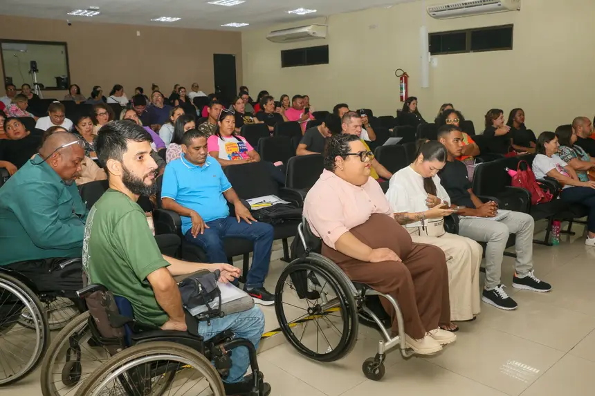 Representantes de organizações sociais e membros da sociedade participam do evento