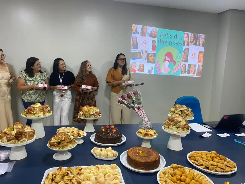Momento de homenagem às colaboradoras