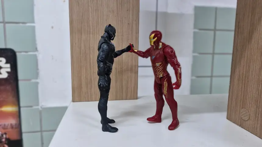 Dos grandes personagens do universo cinematográfico da Marvel, Pantera negra e homem de ferro