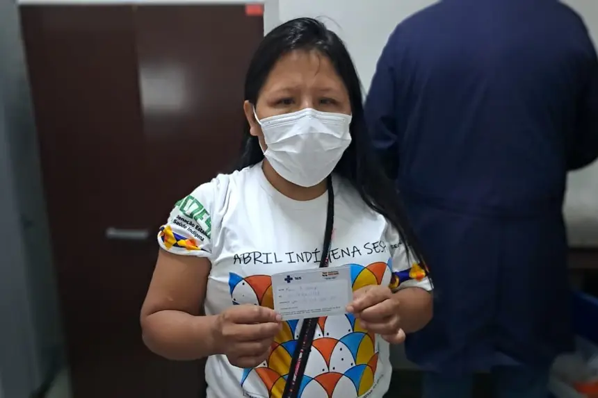 Foto: Júnior Nery/Sesa Kura Waiãpi é consciente da importância da vacina que protege contras as doenças respiratórias como a gripe e a Covid-19