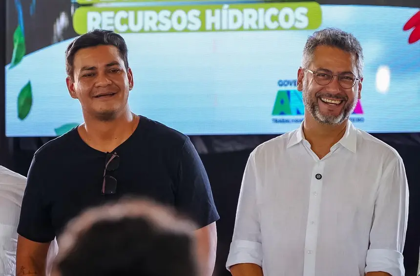 Clécio Luís, governador do Amapá (de branco), ao lado do vice-governador, Teles Junior