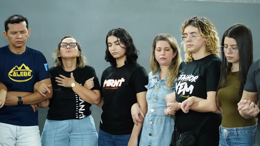 Momento de louvor e reflexão reúne participantes na promoção da cultura de paz e na integração social da juventude