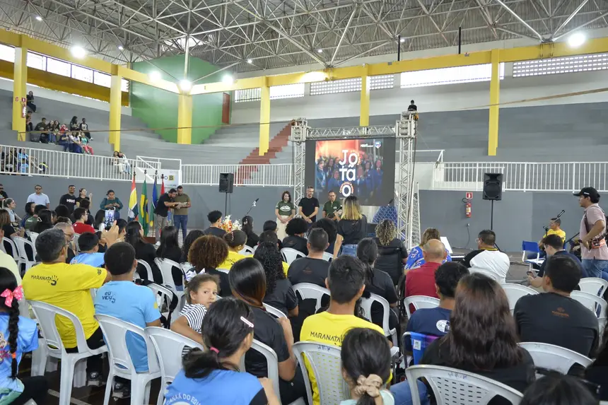 Jovens lotam o Ginásio Avertino Ramos, em Macapá, durante a 20ª edição do “Jotão Jovem”