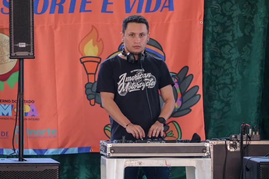 A programação também conta com o DJs, durante os intervalos das atividades no espaço 