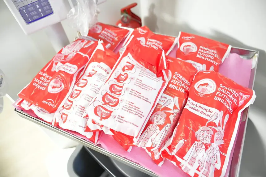 Kits de higiene bucal distribuídos para a população