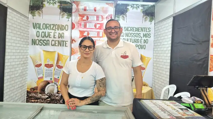 Empreendedores que trabalham com produtos certificados
